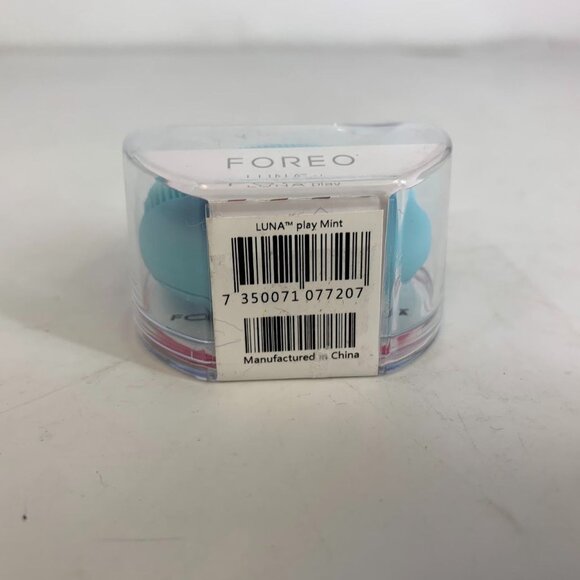 FOREO LUNA PLAY PLUS Facial Electric Mini Cleansing Brush in Minty - Picture 3 of 7